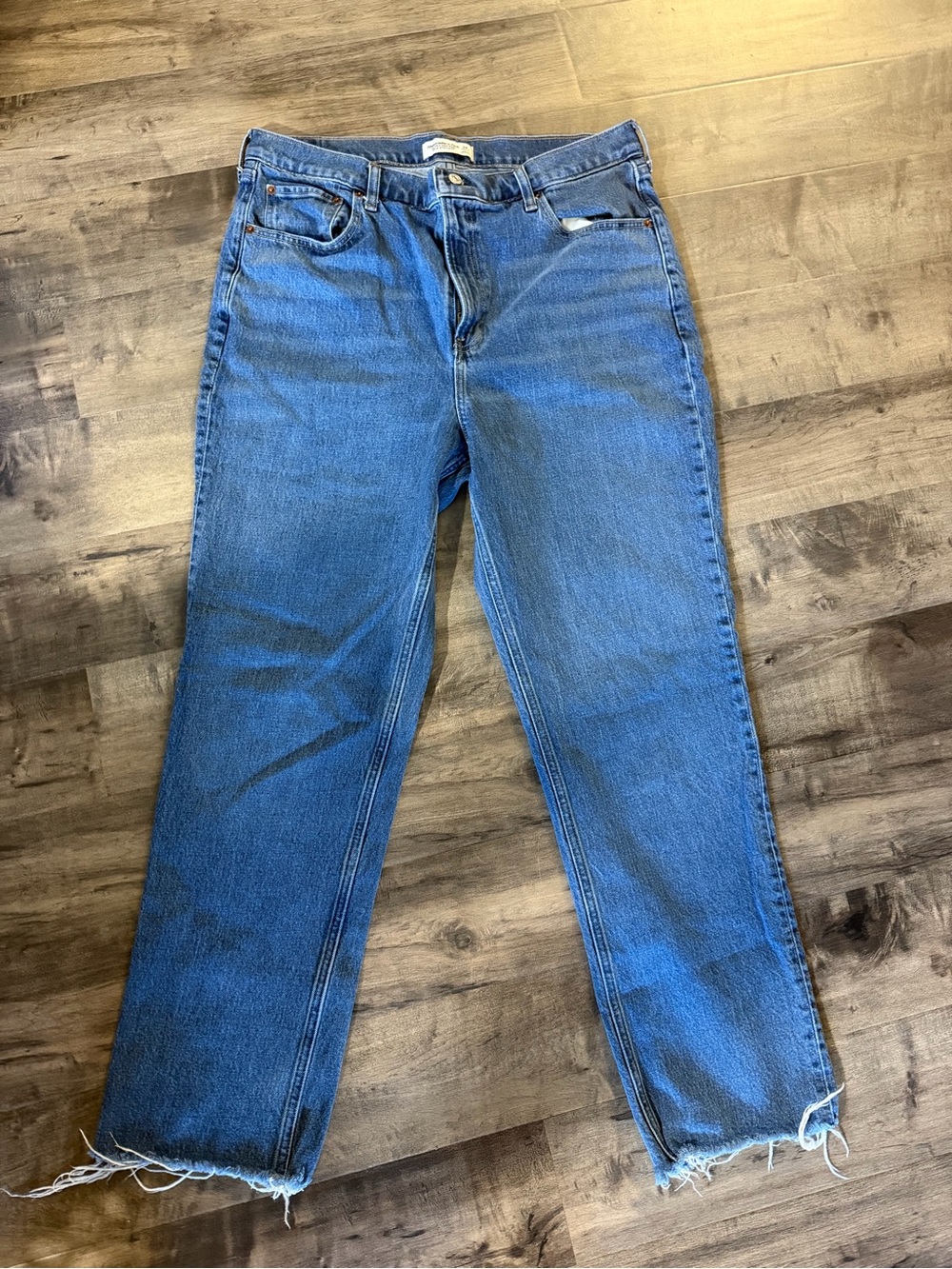 A & F Ultra High Rise 90’s Straight Jeans